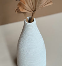 Aki Vase (raw, textured finish)