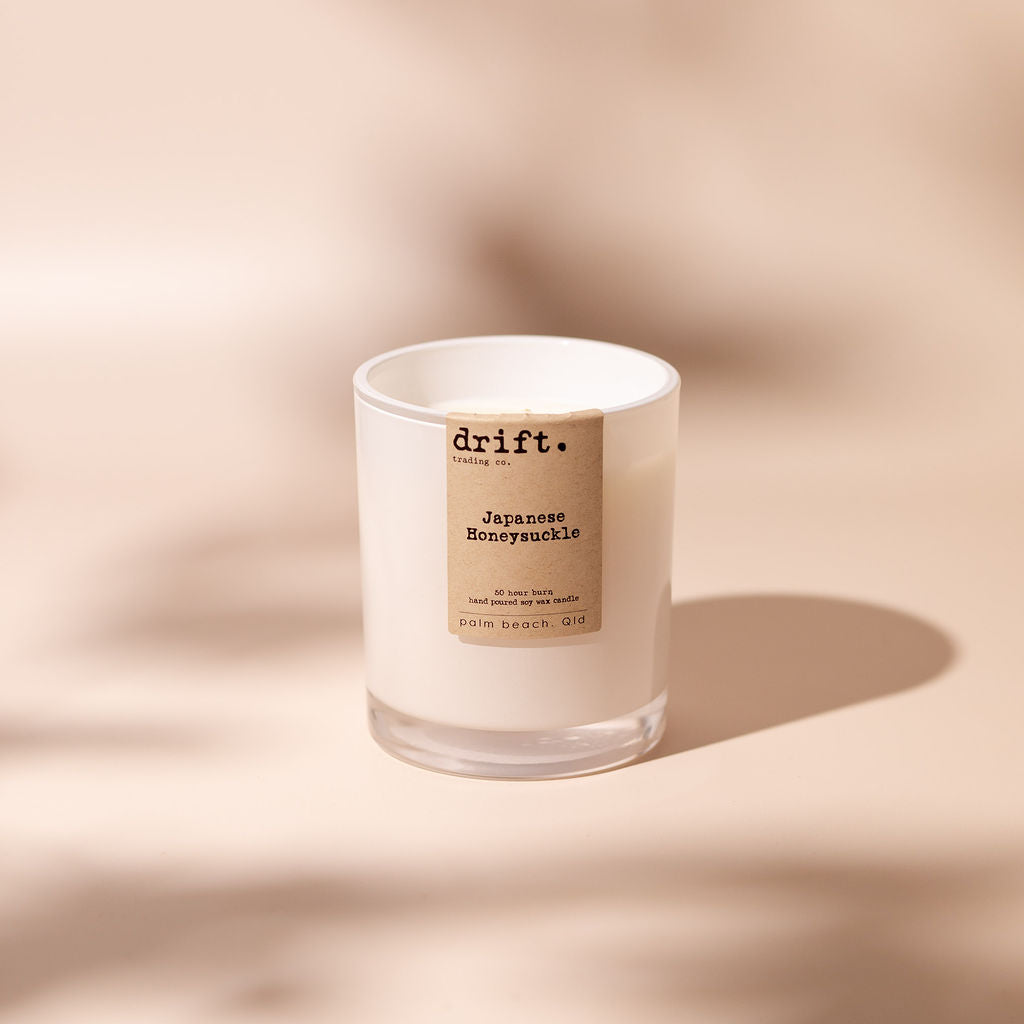 CLASSIC WHITE CANDLE WITH TIMBER LID - 50hr Burn