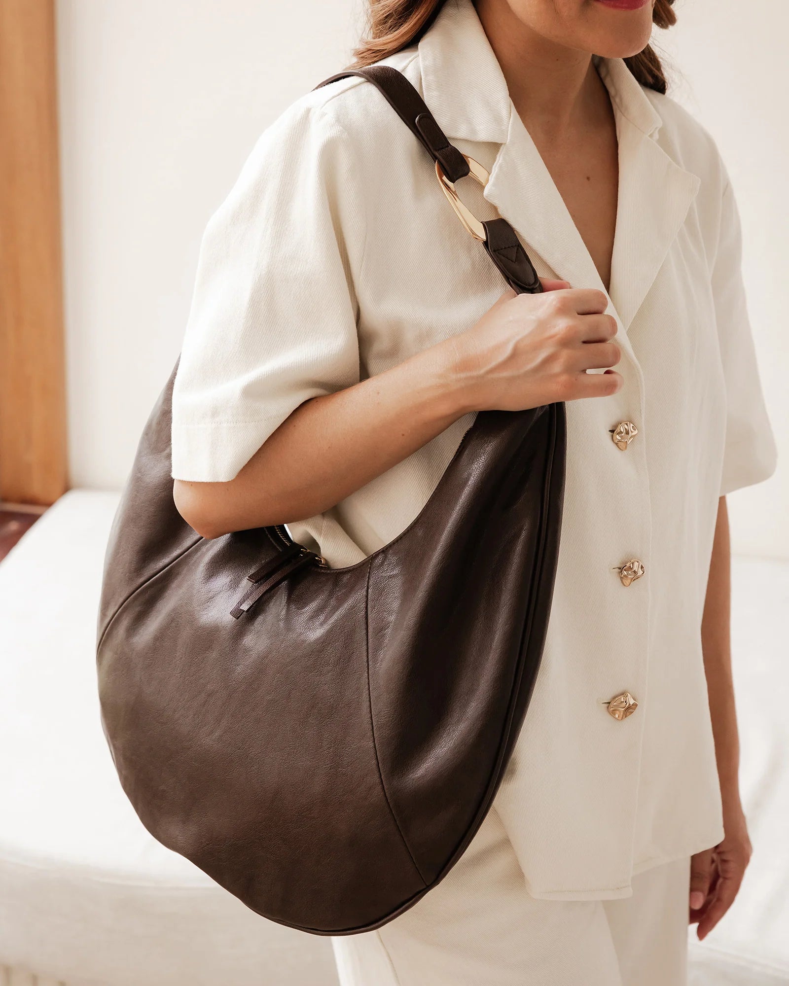 Billie Shoulder Bag (Chocolate) by Louenhide