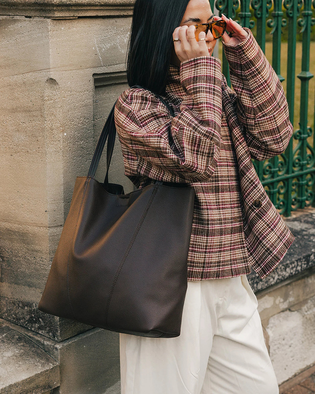 Colby Tote Bag (Chocolate) by Louenhide