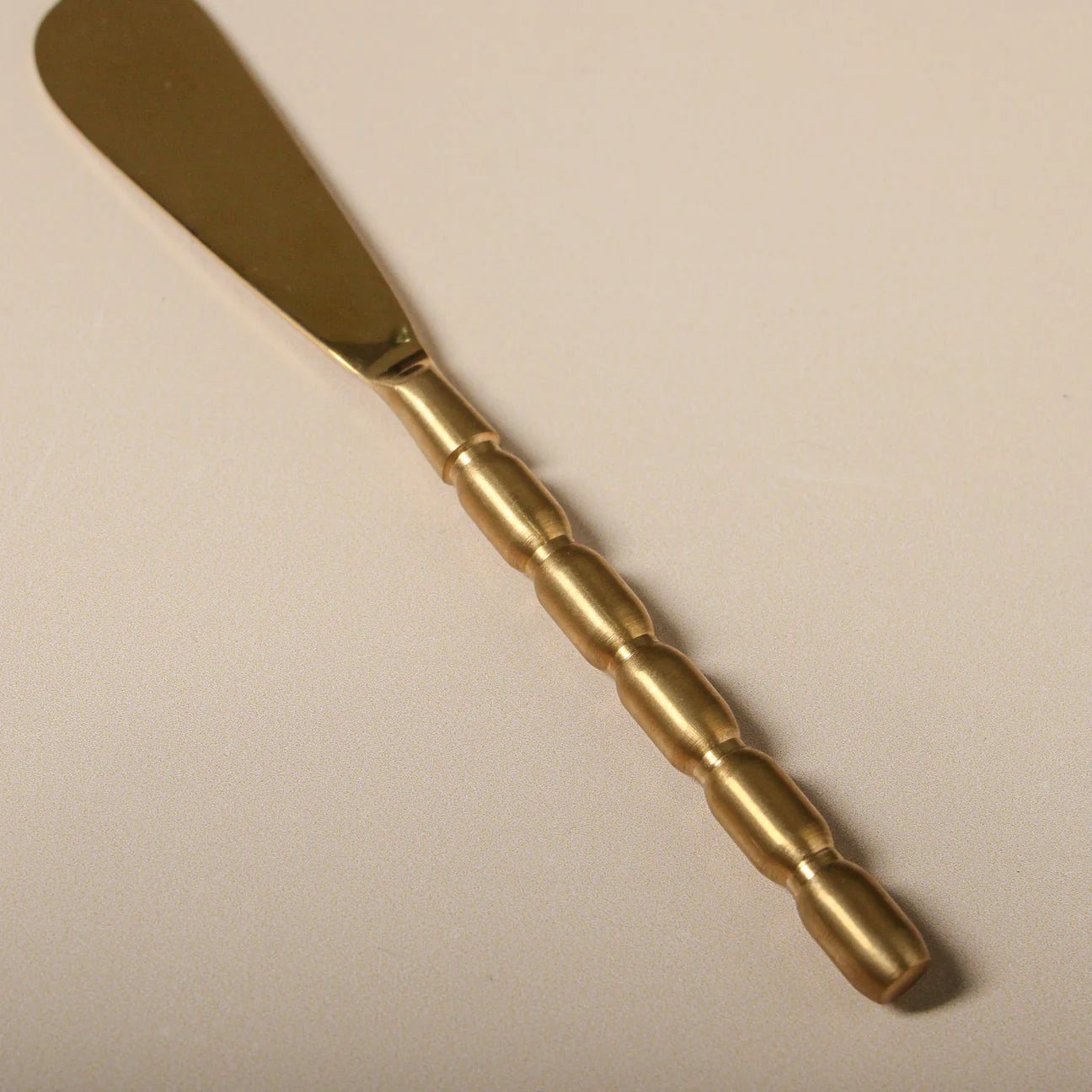 Form Spread Knife by Indigo Love Collectors