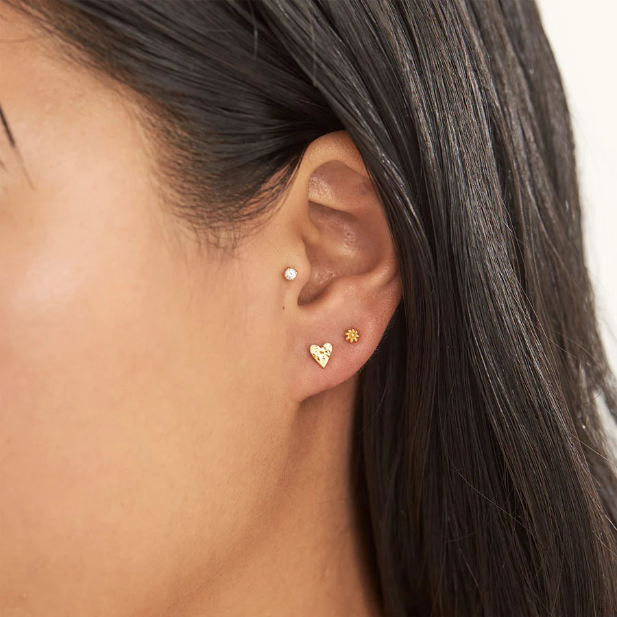 Aphrodite Heart Studs (Gold)