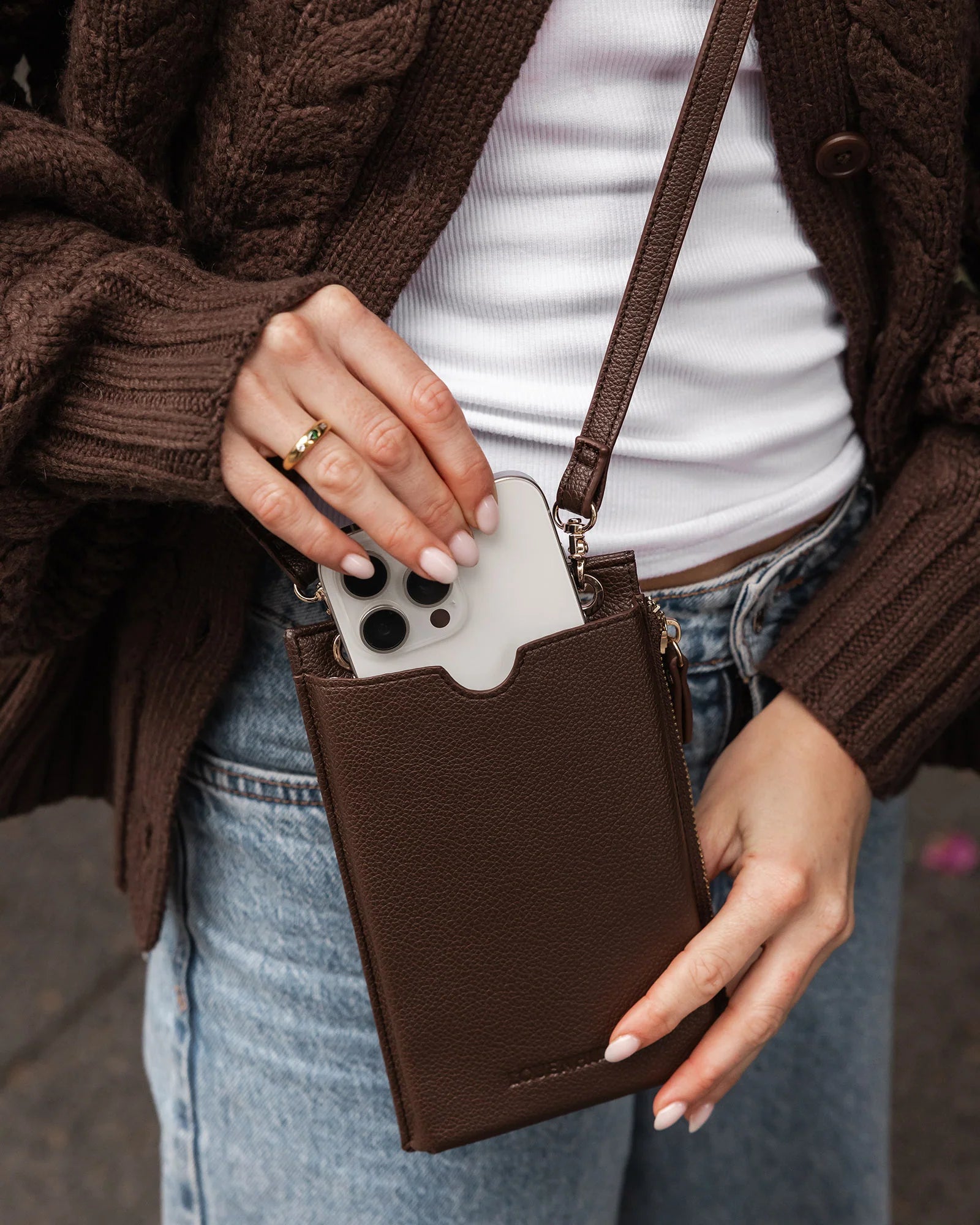Suki Phone Bag (Chocolate) by Louenhide