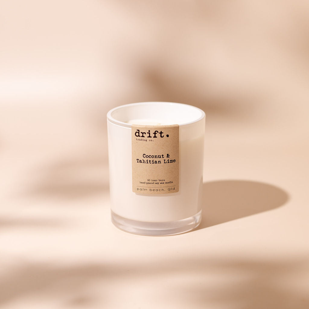 CLASSIC WHITE CANDLE WITH TIMBER LID - 50hr Burn
