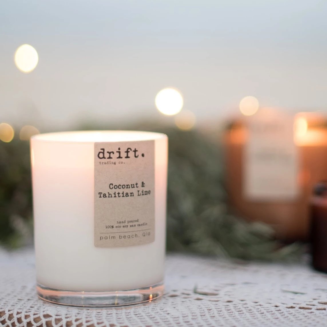 CLASSIC WHITE CANDLE WITH TIMBER LID - 50hr Burn