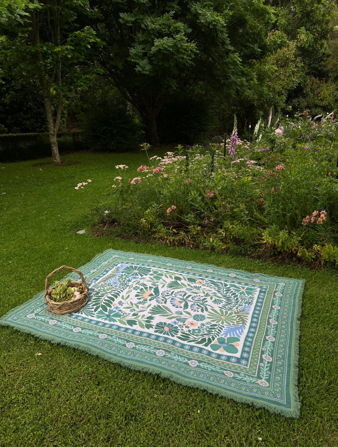 The Dahlia Green Rug