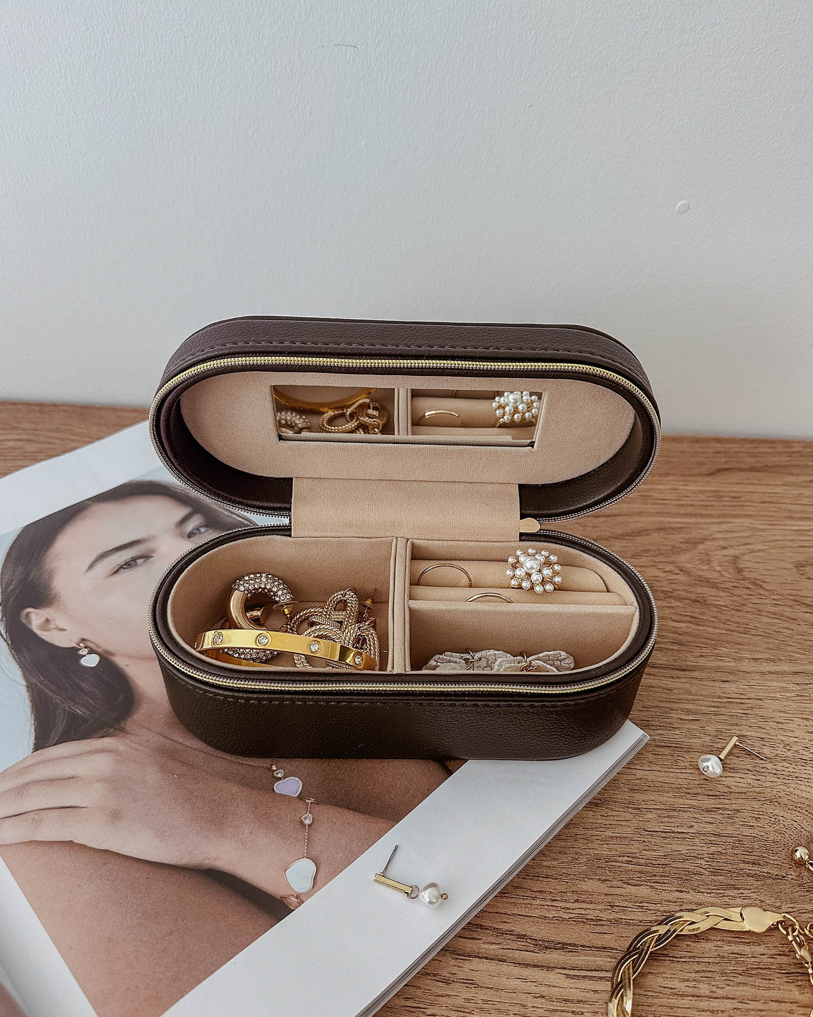 Juliette & Charlee Cosmetic Case Set (Chocolate) by Louenhide